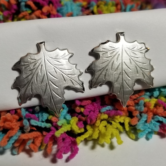 Vintage Jewelry - Relisted -Vintage maple leaf clip earrings silver tone tree nature woodland
